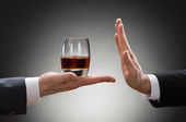 &Aacute;lcool e sa&uacute;de: 9 preju&iacute;zos que o consumo pode causar ao organismo