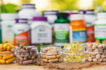 Suplementos "anti-idade" prolongam a vida? O que diz a ciência e o que médicos recomendam